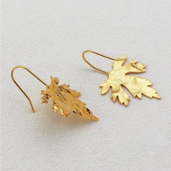 necessTITTIES Jewelry - n e w | gold autumn leaf earrings 🍁